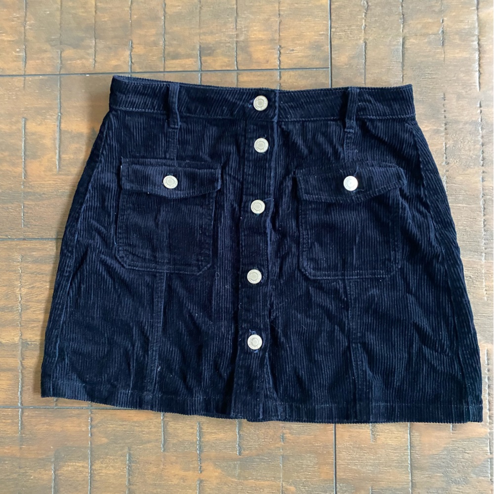 Black mini Skirt by Stradivarius.